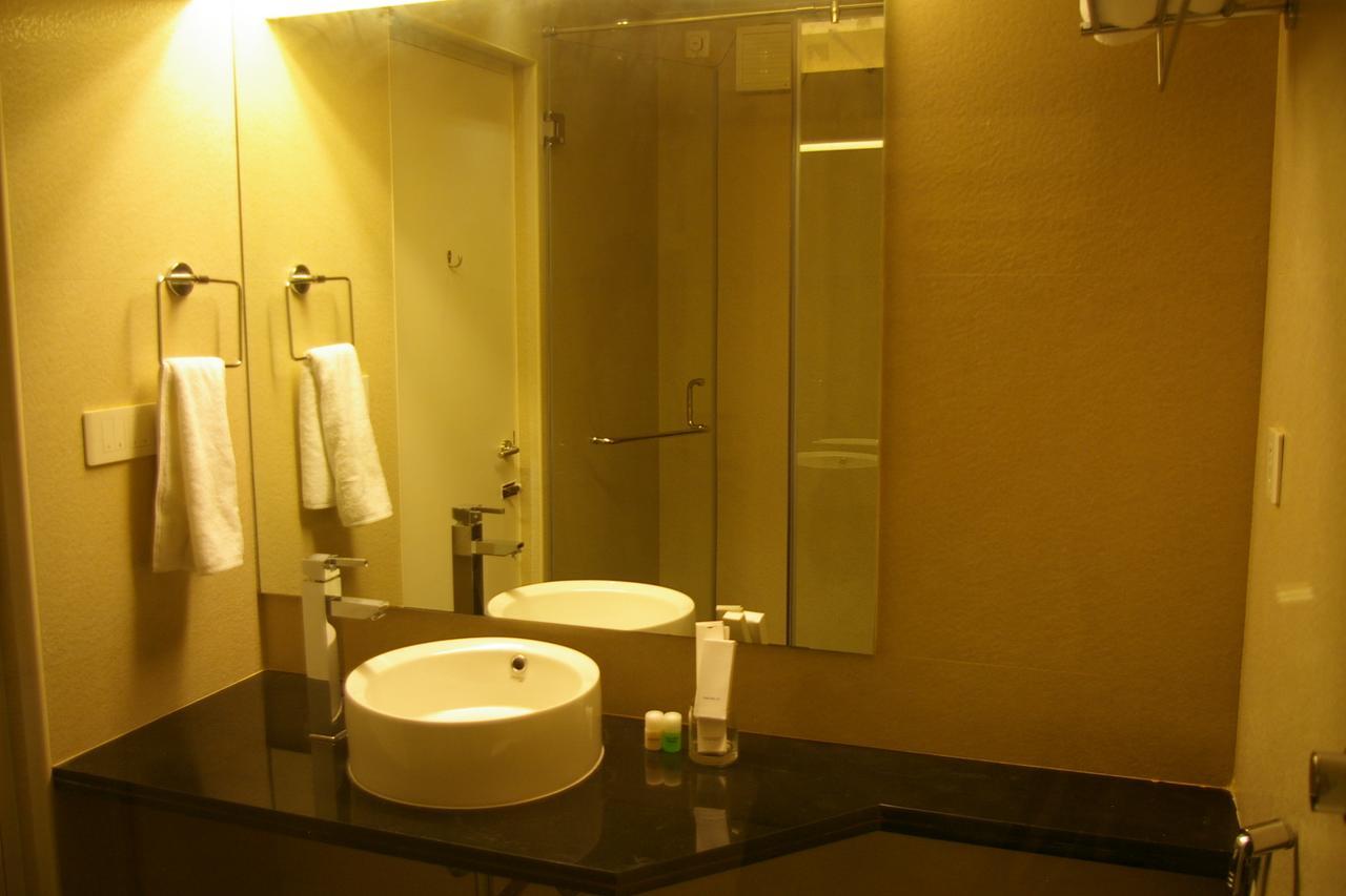 Roseline Suites Bangalore Exteriör bild